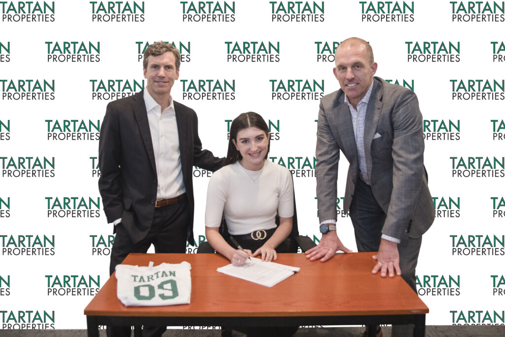 Amanda Keiser signs contract with Tartan Properties Commercial